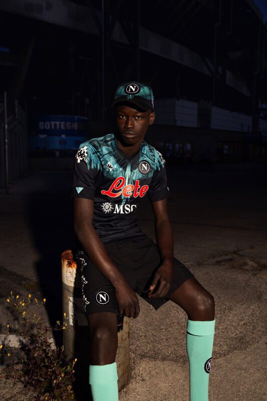 Magliette Marcelo Burlon, il Napoli con le nuove divise già sul terreno di gioco contro l'Inter 8 Magliette Marcelo Burlon, il Napoli con le nuove divise già in campo contro l'Inter