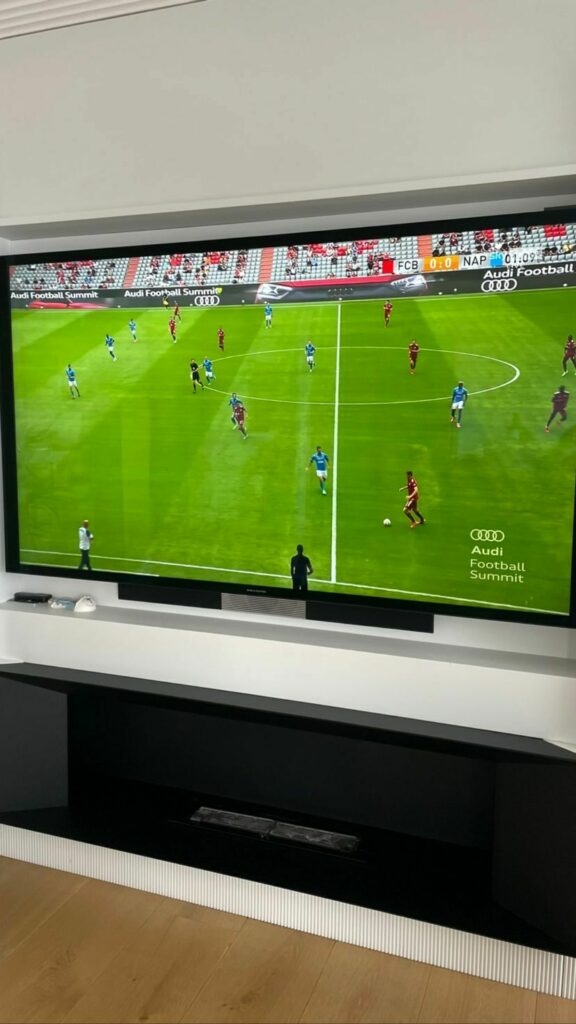 Bayern Monaco-Napoli, Insigne sta seguendo i compagni dalla tv 6 ins-bay-2