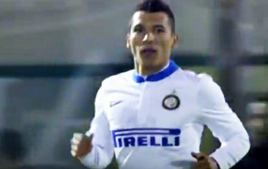 CALCIOMERCATO - Colpo De Laurentiis al Bari: preso un ex Inter e Boca Juniors 14 CALCIOMERCATO - Colpo De Laurentiis al Bari: preso un ex Inter e Boca Juniors