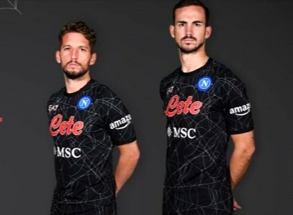 Napoli, ecco la maglia speciale per Halloween: in vendita sullo store azzurro 20 Napoli, ecco la maglia speciale per Halloween: in vendita sullo store azzurro