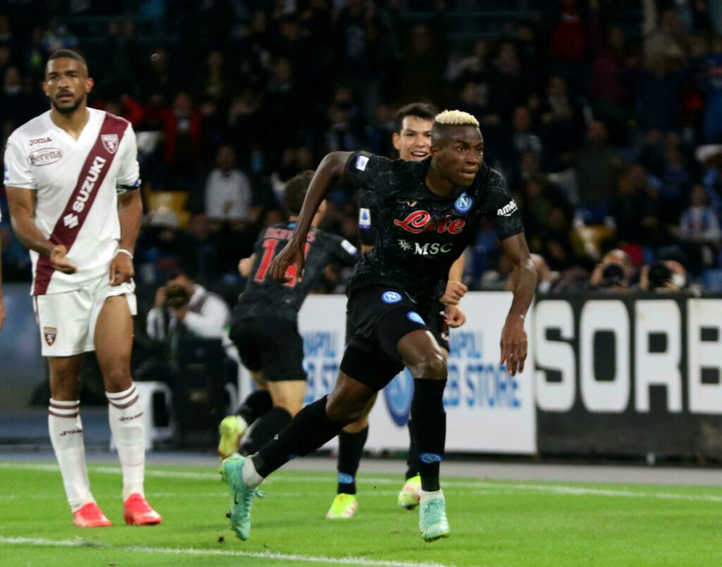 Napoli più forte tutto il possibile e tutti: Osimhen regala agli azzurri una vittoria molto pesante 8 Napoli più forte di tutto e tutti: Osimhen regala agli azzurri una vittoria pesantissima
