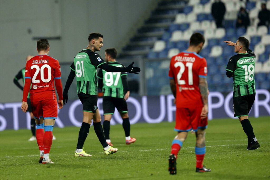 Sassuolo-Napoli, l'ex arbitro Bergonzi: "Sulla punizione del 2-2 c'è fallo su Rrahmani" 12 Sassuolo-Napoli, l'ex arbitro Bergonzi: "Sulla punizione del 2-2 c'è fallo su Rrahmani"
