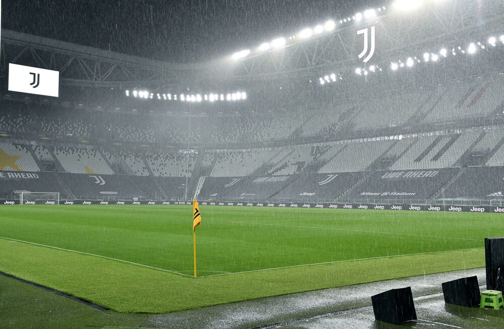 Juve-Napoli, attesa per l'esito del nuovo giro di tamponi nel gruppo azzurro 3 Juve-Napoli, attesa per l'esito del nuovo giro di tamponi nel gruppo azzurro