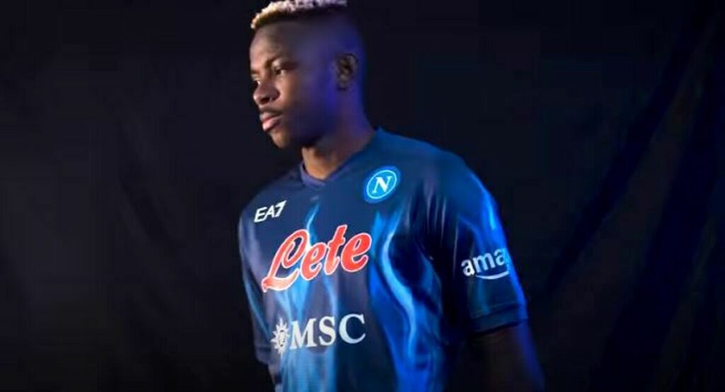 Napoli, ecco la nuova maglia "Flames" | VIDEO 5 Napoli, ecco la nuova maglia "Flames" | VIDEO