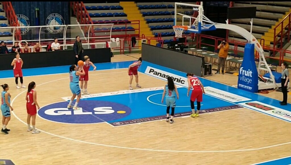Serie A2, la Blue Lizard Capri lotta, ma non basta: vince il Cus Cagliari 64-69 15 Serie A2, la Blue Lizard Capri lotta, ma non basta: vince il Cus Cagliari 64-69