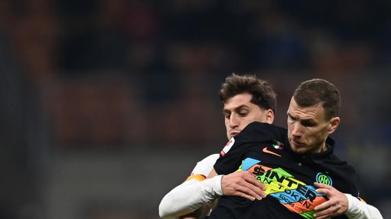 Dzeko all'improvviso: neanche due minuti dall'inizio della ripresa ed è 1-1 a Napoli 6 Dzeko all'improvviso: neanche due minuti dall'inizio della ripresa ed è 1-1 a Napoli