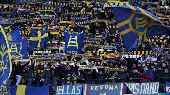 Hellas, striscione vergognoso al Bentegodi: le coordinate di Napoli per i missili russi 11 Hellas, striscione vergognoso al Bentegodi: le coordinate di Napoli per i missili russi