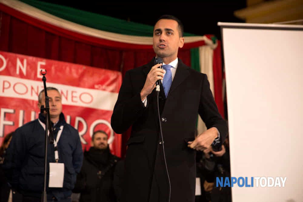 Striscione anti-Napoli a Verona, Di Maio: "Un messaggio ripugnante" 19 Striscione anti-Napoli a Verona, Di Maio: "Un messaggio ripugnante"