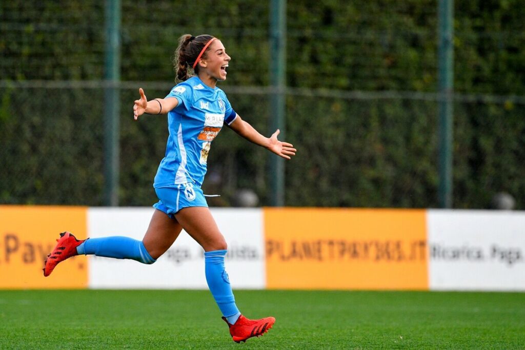 Goldoni saluta il Napoli Femminile: "Ho sempre messo il cuore, vado via a testa alta. Un pezzo di me resterà qui" 16 Goldoni saluta il Napoli Femminile: "Ho sempre messo il cuore, vado via a testa alta. Un pezzo di me resterà qui"