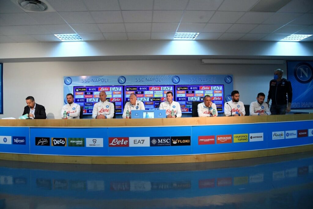 Napoli, sorpresa a Castel Volturno: in conferenza stampa non c'è Spalletti ma il suo gruppo 14 Napoli, sorpresa a Castel Volturno: in conferenza stampa non c'è Spalletti ma il suo staff