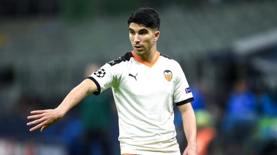 Napoli, individuato l'erede di Fabian Ruiz a centrocampo: è Carlos Soler del Valencia 10 Napoli, individuato l'erede di Fabian Ruiz a centrocampo: è Carlos Soler del Valencia