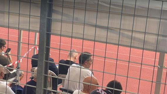 TMW - Napoli, l'agente di Politano è giunto durante la preparazione estiva e assiste all'allenamento da bordocampo 4 TMW - Napoli, l'agente di Politano è arrivato in ritiro e assiste all'allenamento da bordocampo