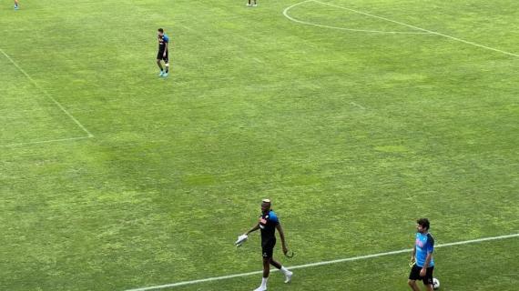 TMW - Napoli, attimi di paura per Osimhen: scontro con Kim durante l'allenamento, ma niente di grave 5 TMW - Napoli, attimi di paura per Osimhen: scontro con Kim in allenamento, ma nulla di grave
