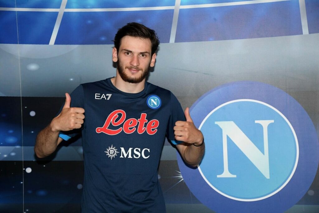 Napoli, Kvaratskhelia ha scelto il numero di maglia: l'annuncio del club azzurro 20 Napoli, Kvaratskhelia ha scelto il numero di maglia: l'annuncio del club azzurro