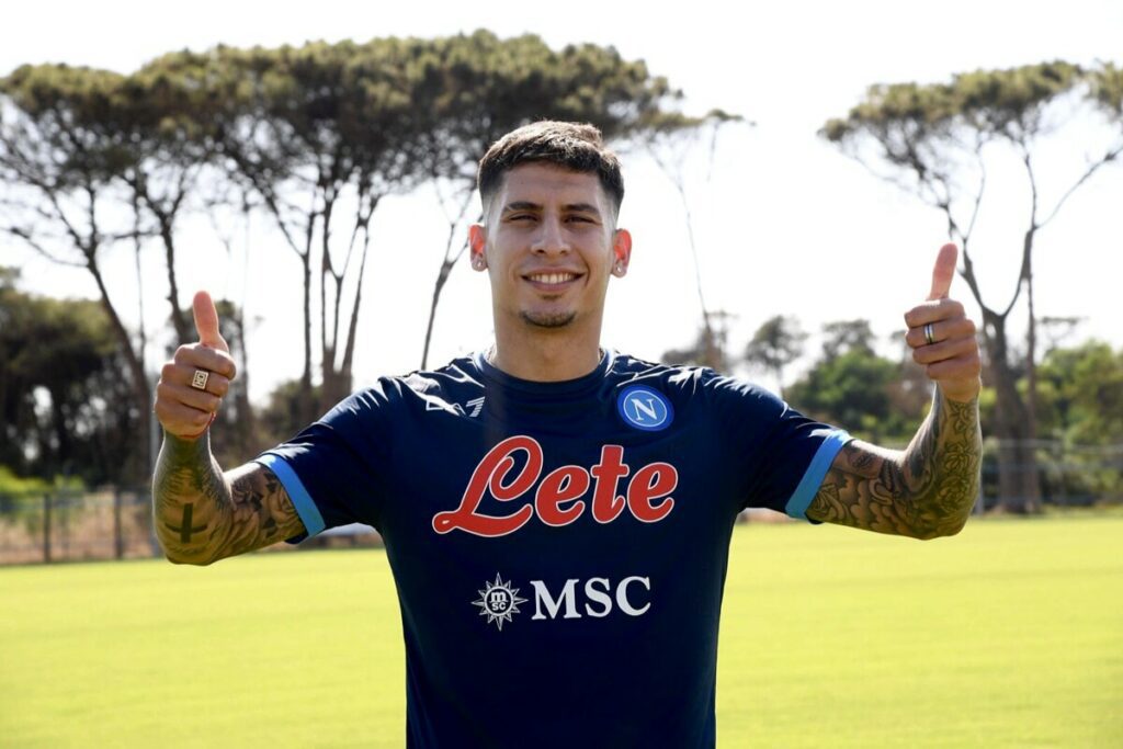 Napoli, pure Olivera a Castel Volturno: primi scatti in azzurro per l'uruguagio 16 Napoli, anche Olivera a Castel Volturno: primi scatti in azzurro per l'uruguagio