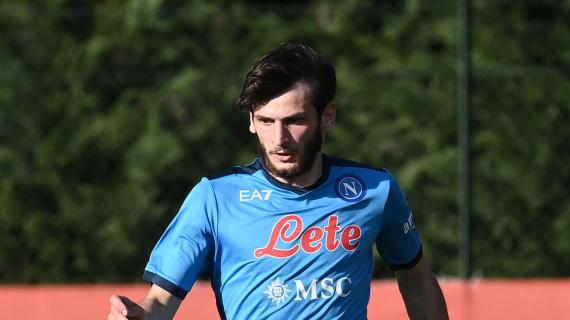 Kvaratskhelia: "Impressionato da Napoli. Allorchè sono giunto vicino al taxi c'erano già tifosi" 9 Kvaratskhelia: "Impressionato da Napoli. Quando sono arrivato vicino al taxi c'erano già tifosi"