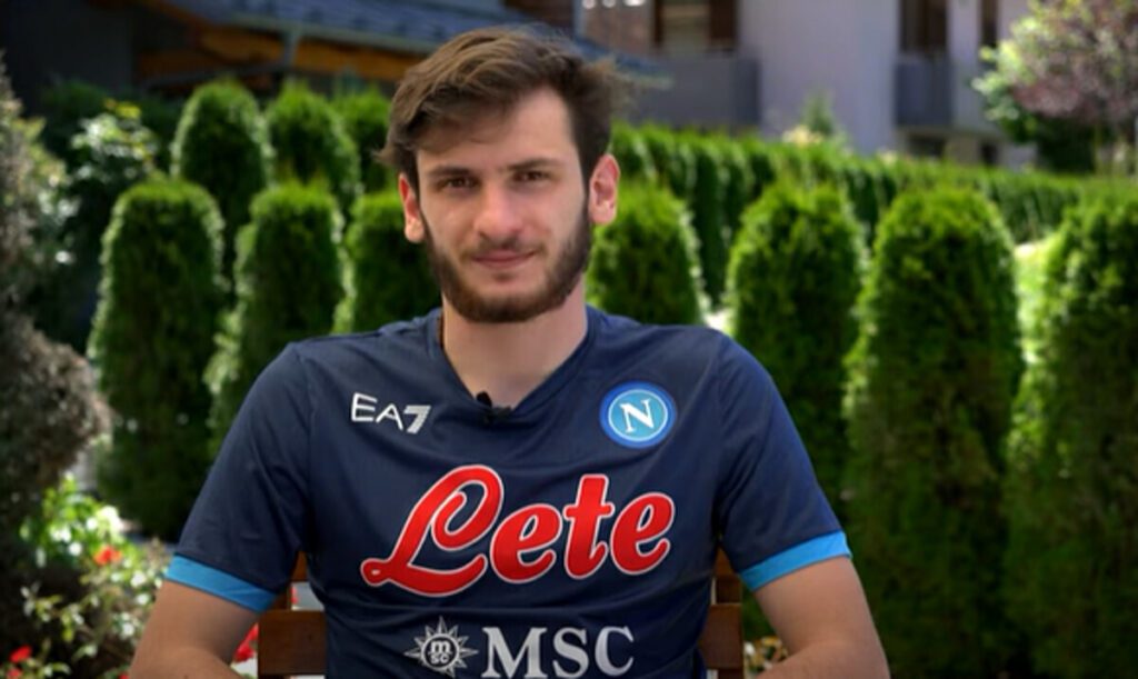 Napoli, Kvaratskhelia si racconta: "Sono qui perchè voglio vincere" | VIDEO 11 Napoli, Kvaratskhelia si racconta: "Sono qui perchè voglio vincere" | VIDEO