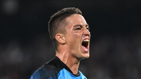 Raspadori: "Simeone mi ha 'fregato' la 18. Ho scelto l'81 per il prefisso di Napoli" 11 Raspadori: "Simeone mi ha 'fregato' la 18. Ho scelto l'81 per il prefisso di Napoli"