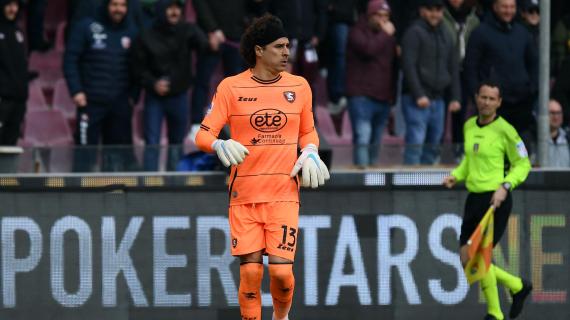 Ochoa: "A Salerno non si tifano le big, ma solo la Salernitana. Starò qui 6 mesi, dopo vediamo" 10 Ochoa: "A Salerno non si tifano le big, ma solo la Salernitana. Starò qui 6 mesi, poi vediamo"