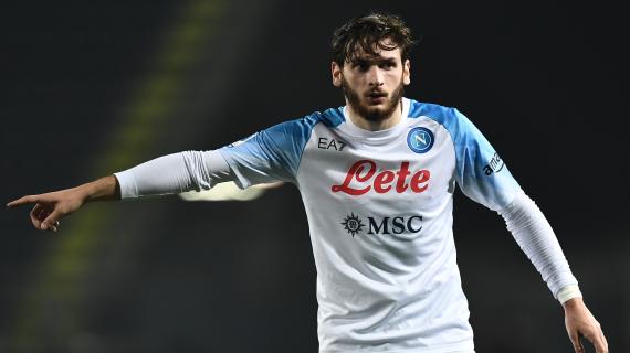 NEWS - In arrivo super offerte per Osimhen e Kvaratskhelia. Cosa deve fare il Napoli? 16 SONDAGGIO TMW - In arrivo super offerte per Osimhen e Kvaratskhelia. Cosa deve fare il Napoli?