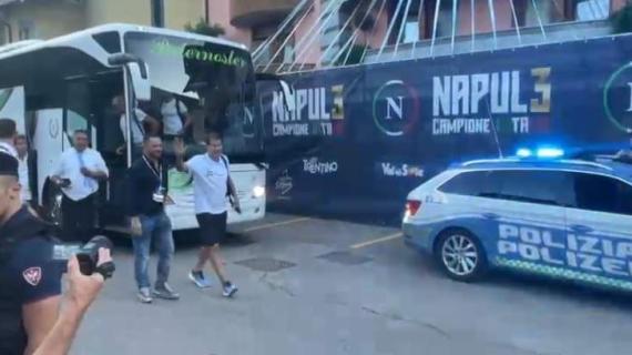 TMW - Napoli arrivato a Dimaro: Garcia acclamatissimo dai tifosi. Foto e video