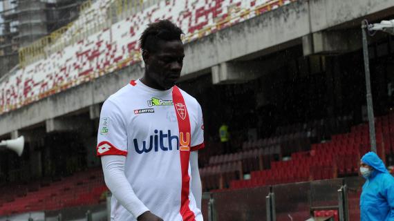 Balotelli: "Brutto fallo di Lukaku, poteva spaccargli la gamba. Lautaro? Adesso è meglio di Lewandowski" 16 Balotelli svela: "Sognavo il Barça e feci 6 mesi lì da piccolo. Ma il Lumezzane chiese tanti soldi"