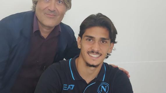 Ag. Gioielli: "Il Napoli ha rifiutato 2 offerte da club di A per lui. Può far bene con Mazzarri" 18 Ag. Gioielli: "Il Napoli ha rifiutato 2 offerte da club di A per lui. Può far bene con Mazzarri"