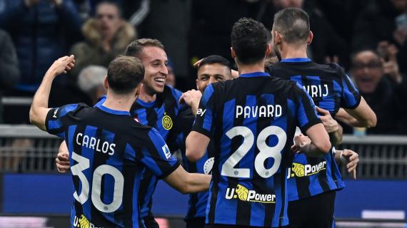 Quanto affetto a San Siro! Fuochi d'artificio e cori: i tifosi accolgono in questo modo l'Inter dopo il ko di Madrid 3 L'Inter di Inzaghi meglio del Napoli di Spalletti: il confronto dopo 26 giornate di Serie A