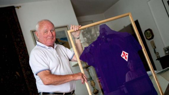 Lo chiamavano "L'uccellino": chi era Kurt Hamrin, gigante della A e leggenda viola 8 Lutto nel mondo del calcio: a 89 anni scompare l'ex bandiera della Fiorentina Kurt Hamrin