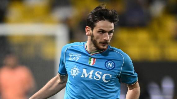 Napoli, adesso De Laurentiis ha fretta per il rinnovo di Kvara: definito l'incontro con l'agente 2 Napoli, ora De Laurentiis ha fretta per il rinnovo di Kvara: fissato l'incontro con l'agente