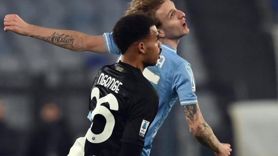 Napoli, Ngonge: "Rimaniamo uniti e lottiamo in questo modo fino dopo lunghi sforzi. Tutti insieme" 3 Napoli, Ngonge: "Rimaniamo uniti e lottiamo così fino alla fine. Tutti insieme"