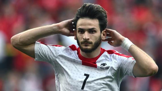 Napoli, ADL e Manna potrebbero volare in Germania per incontrare gli agenti di Kvaratskhelia 9 Kvaratskhelia: "Sognavo di incontrare CR7 in campo, è il mio idolo"