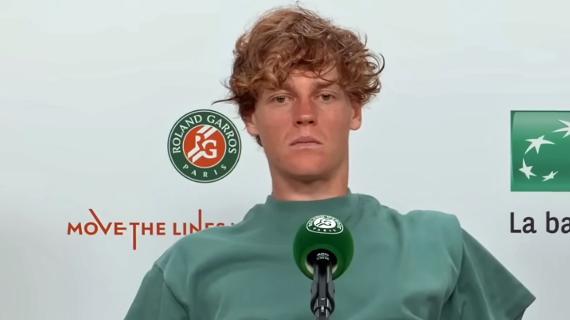 Sinner: "Un grande augurio per l'Italia per stasera. Lottate e speriamo di vincere"