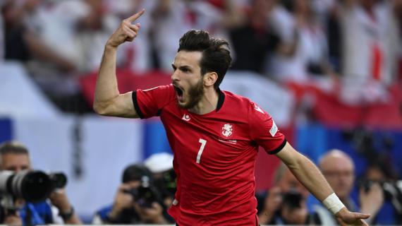 Napoli, pronto il rinnovo per Kvaratskhelia. Rimarrà pure in caso di mancato accordo 12 TOP NEWS Ore 20 - Il Napoli vede Kvara. Rocchi fino al 2026, il Genoa saluta Sbravati