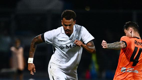 Napoli, Ngonge: "C'è una grande atmosfera di gruppo. Soffriamo tutti insieme"