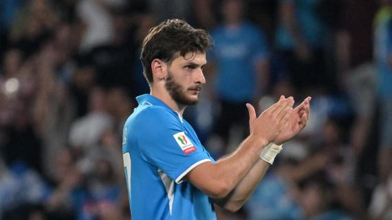 Napoli, Spinazzola: "Con Kvara in rosa è tutto molto semplice, siamo facilitati a giocare con lui" 1 Napoli, appuntamento per il rinnovo di Kvara: il suo entourage ha chiesto 7 milioni d'ingaggio