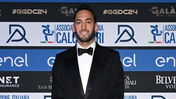 Calhanoglu torna sulla sconfitta nello scontro diretto col Napoli: "Non è cambiato nulla per noi" 14 Calhanoglu torna sul ko nello scontro diretto col Napoli: "Non è cambiato niente per noi"