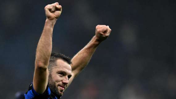 Napoli, Manna lavora sulla difesa. De Vrij è un intento in ottica della prossimo anno 10 Napoli, Manna lavora sulla difesa. De Vrij è un obiettivo in vista della prossima stagione