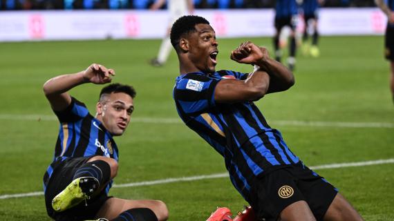 Dumfries show in Supercoppa Italiana. Che numeri per l'olandese con la casacca dell'Inter 10 Dumfries show in Supercoppa Italiana. Che numeri per l'olandese con la maglia dell'Inter