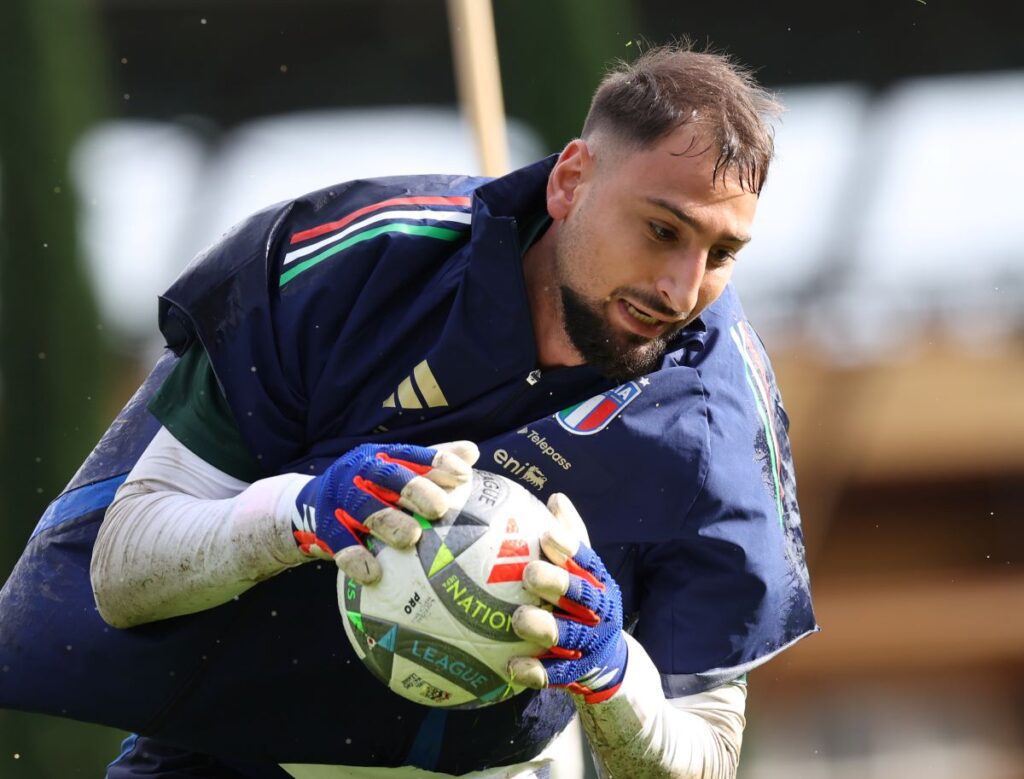 Kvaratskhelia ‘spoke’ with Donnarumma before joining PSG 69 italy-training-session-and-press-conference donnarumma