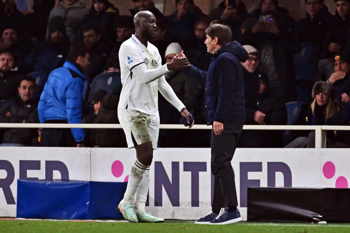 Lukaku names Conte among four coaches who ‘changed his life’ 5 epa11834999 Napolis Romelu Lukaku shakes hands with his coach Antonio Conte during the Italian Serie A soccer match between Atalanta BC and SSC Napoli in Bergamo, Italy, 18 January 2025. EPA-EFE/MICHELE MARAVIGLIA