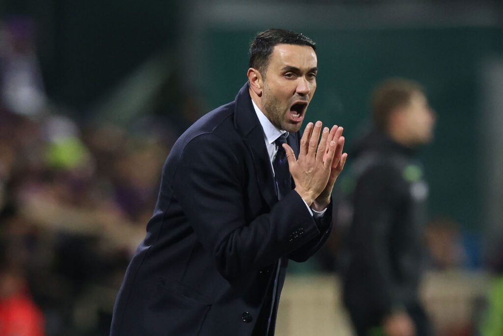 FLORENCE, ITALY - DECEMBER 23: Head coach Raffaelel Palladino manager of ACF Fiorentina reacts during the Serie A match between Fiorentina and Udinese at Stadio Artemio Franchi on December 23, 2024 in Florence, Italy. (Photo by Gabriele Maltinti/Getty Images)