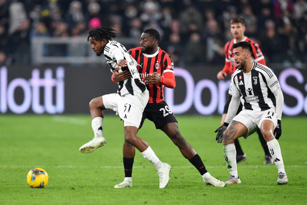 Milanās unusual reaction to Juventusā opening goal 141 TURIN, ITALY - JANUARY 18: Samuel Mbangula of Juventus is challenged by Youssouf Fofana of AC Milan during the Serie A match between Juventus and AC Milan at Allianz Stadium on January 18, 2025 in Turin, Italy. (Photo by Valerio Pennicino/Getty Images)