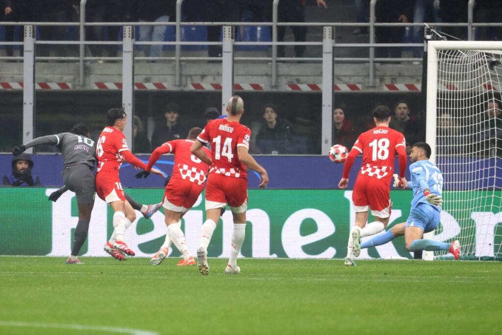 epa11845648 AC Milan's Rafael Leao (L) scores the 1-0 goal against Girona's goalkeeper Paulo Gazzaniga (R) during the UEFA Champions League soccer match between AC Milan and Girona, in Milan, Italy, 22 January 2025. EPA-EFE/MATTEO BAZZI
