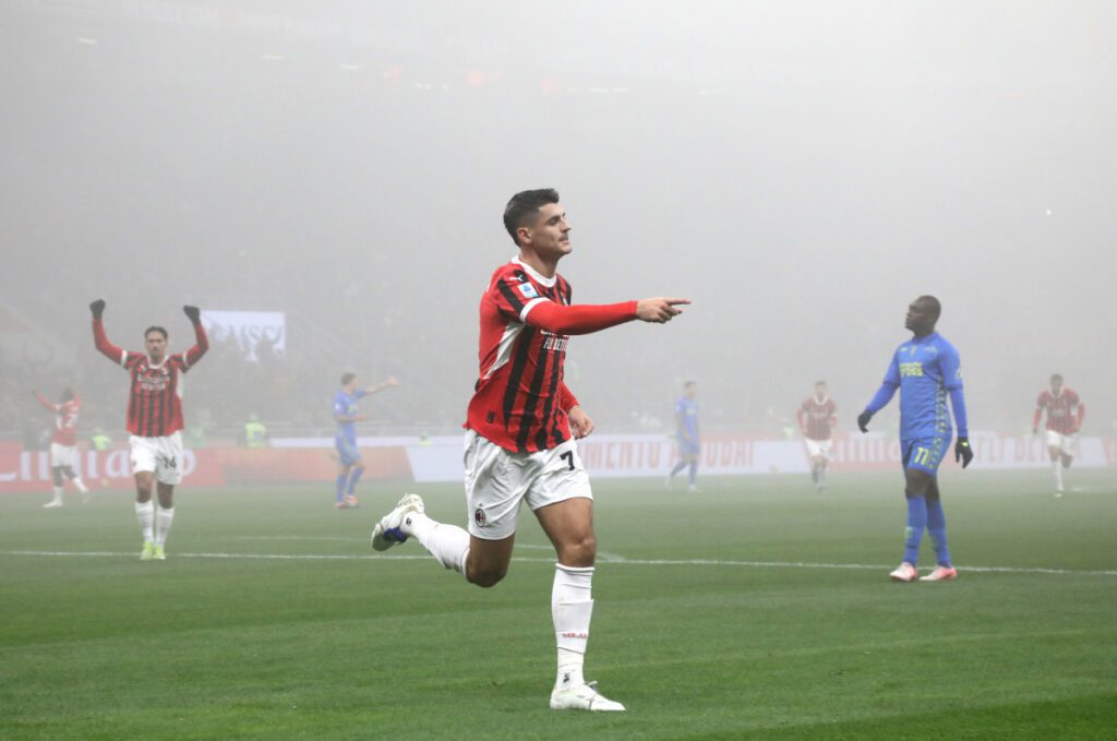 MILAN, ITALY - NOVEMBER 30: Alvaro Morata of AC Milan celebrates scoring his team's first goal during the Serie A match between AC Milan and Empoli at Stadio Giuseppe Meazza on November 30, 2024 in Milan, Italy. (Photo by Marco Luzzani/Getty Images)