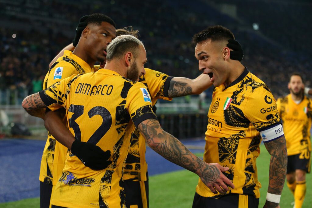 Video: Magical Dimarco free kick breaks Napoli vs. Inter deadlock 97 ROME, ITALY - DECEMBER 16: Federico Dimarco of FC Internazionale (L) celebrates with teammate Lautaro Martinez after scoring his team's second goal during the Serie A match between SS Lazio and FC Internazionale at Stadio Olimpico on December 16, 2024 in Rome, Italy. (Photo by Paolo Bruno/Getty Images)