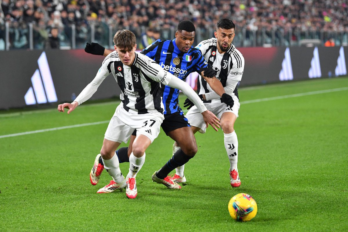 Serie A 2025-26: When are all the big games played? 5 TURIN, ITALY - FEBRUARY 16: Nicolo Savona and Nicolas Gonzalez of Juventus compete for the ball with Denzel Dumfries of FC Internazionale during the Serie A match between Juventus and FC Internazionale at Allianz Stadium on February 16, 2025 in Turin, Italy. (Photo by Valerio Pennicino/Getty Images)