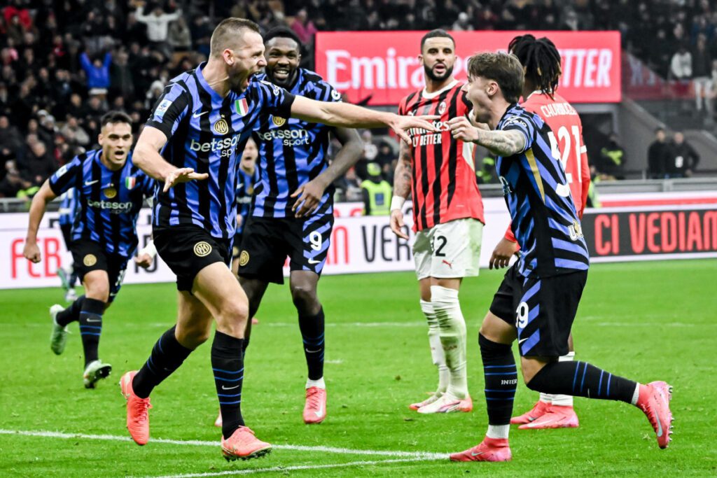 epa11870885 Stefan De Vrij of Inter celebrates after scoring the 1-1 goal during the Italian Serie A soccer match between AC Milan and Inter FC, in Milan, Italy, 02 February 2025. EPA-EFE/NICOLA MARFISI