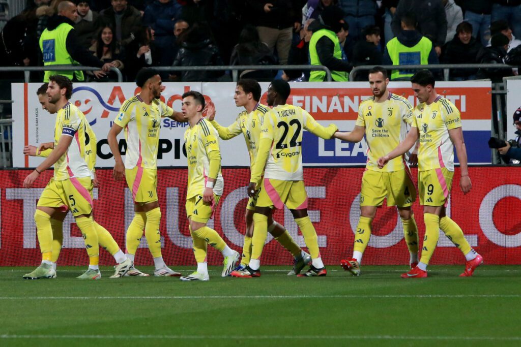 Three Serie A stars expected to change club this summer 12 CAGLIARI, ITALY - FEBRUARY 23: Dusan Vlahovic of Juventus celebrates the first goal of his team during the Serie A match between Cagliari and Juventus at Sardegna Arena on February 23, 2025 in Cagliari, Italy. (Photo by Enrico Locci/Getty Images)