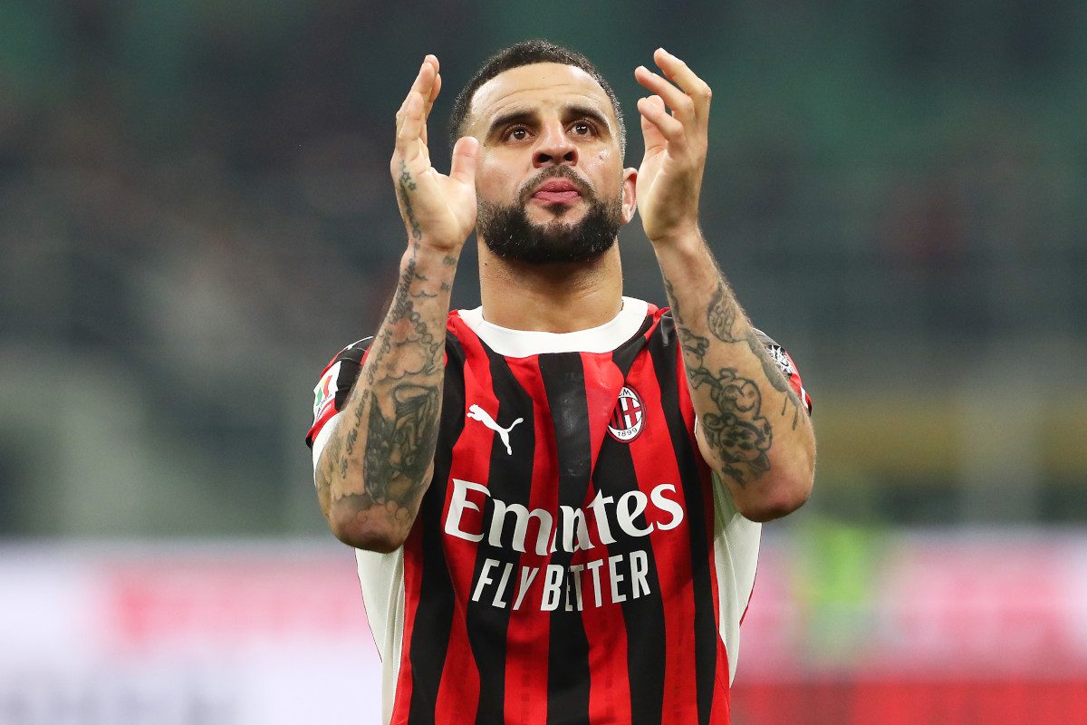 How Kyle Walker is leading Milan after Messi message to Joao Felix 6 MILAN, ITALY - FEBRUARY 05: Kyle Walker of AC Milan acknowledges the fans following the Coppa Italia Quarter Final match between AC Milan and AS Roma at Stadio Giuseppe Meazza on February 05, 2025 in Milan, Italy. (Photo by Marco Luzzani/Getty Images)